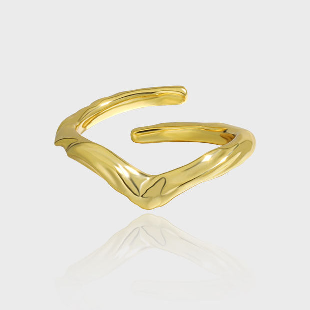 TWISTED V RING