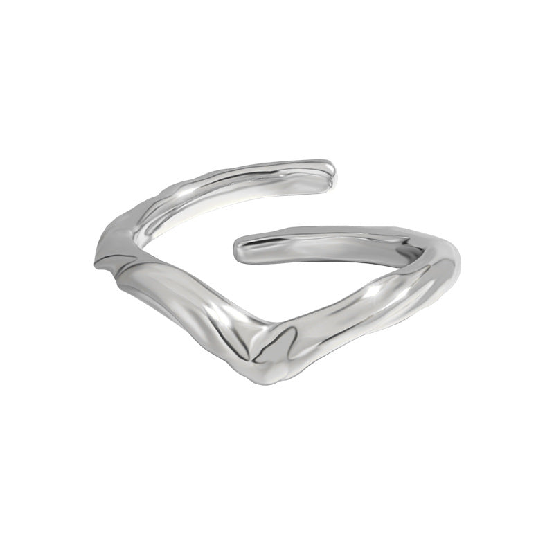 TWISTED V RING