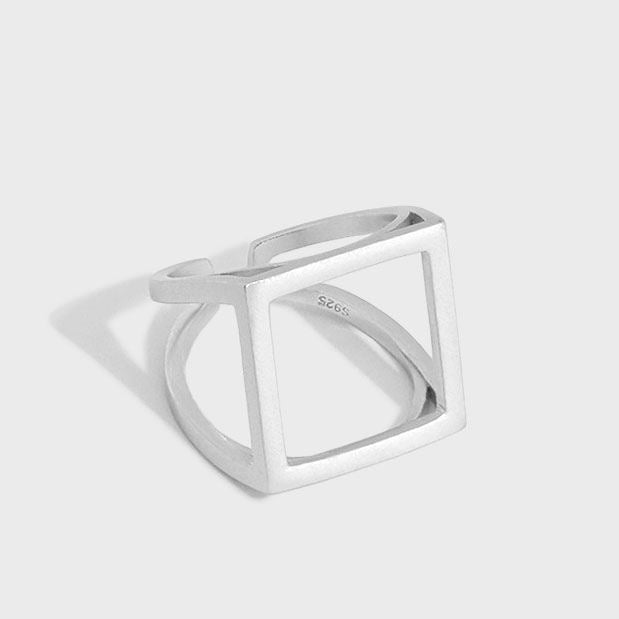 HOLLOW SQUARE RING