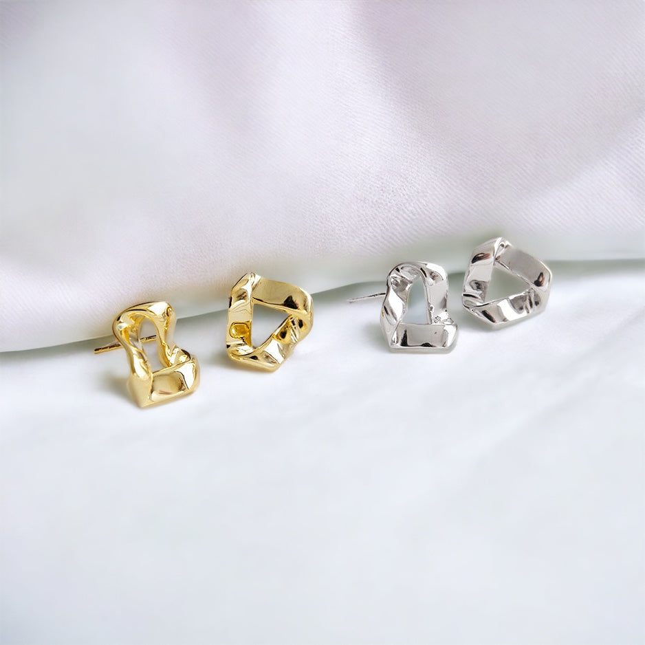 TWISTED TRIANGLE STUDS