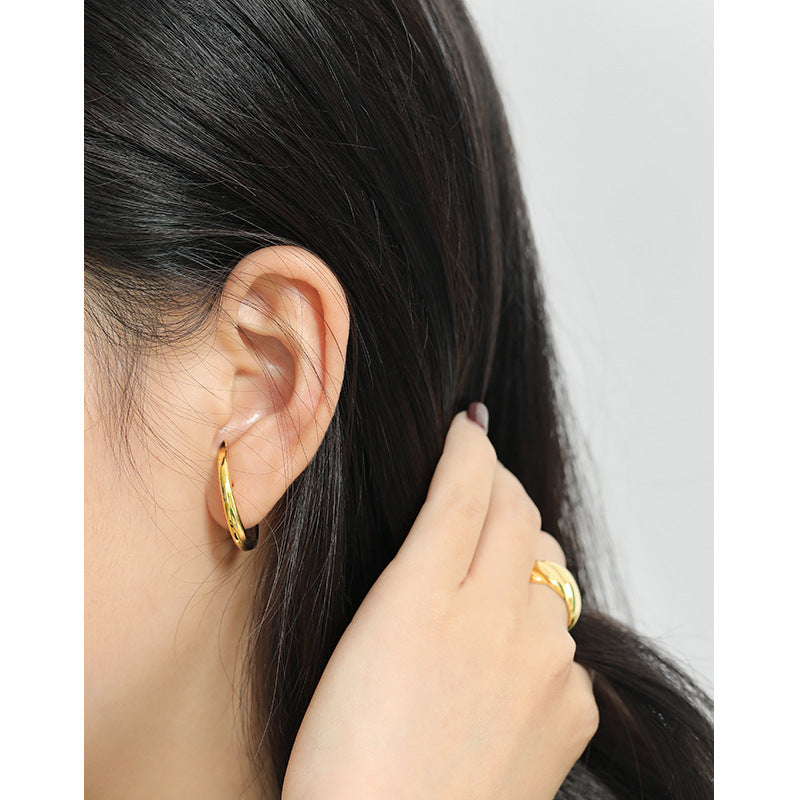 SOLID HEAVY C STUD EARRINGS