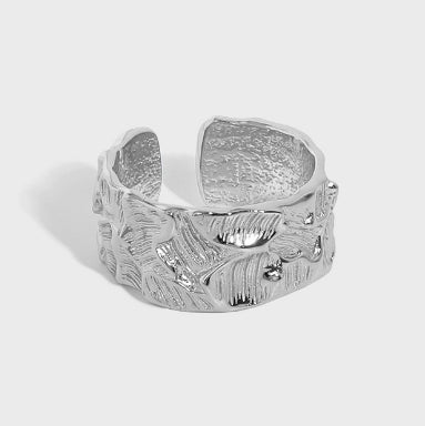 ENGRAVED BAND RING